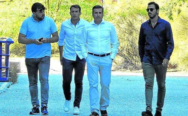 Javier Suárez (derecha), con Jesús Sánchez, Ángel Luis Catalina y Miguel Ángel Gómez (a su lado).