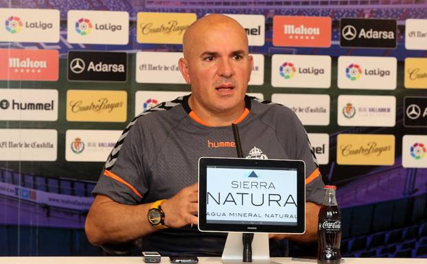 El entrenador en rueda de prensa