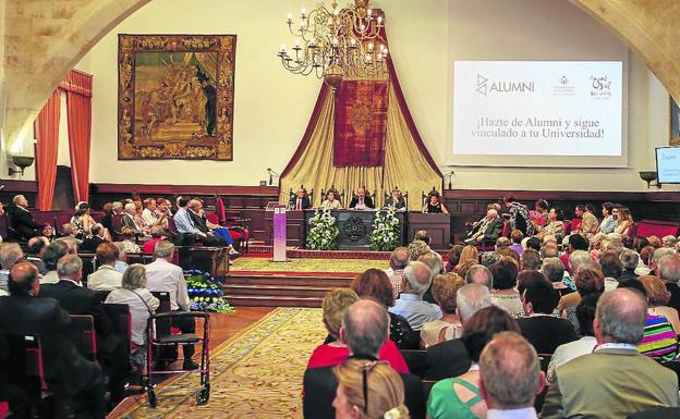 Paraninfo acogió el encuentro de antiguos alumnos organizado por Alumni.