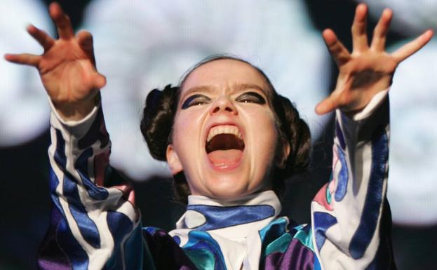 Björk, durante un concierto. /Toru Hanai (Reuters)