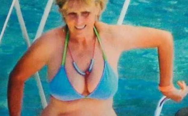 Mercedes Milá, en biquini, en las playas de Menorca. /Lecturas