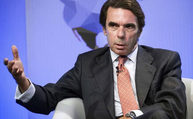 El expresidente del Gobierno José María Aznar (i)./Efe
