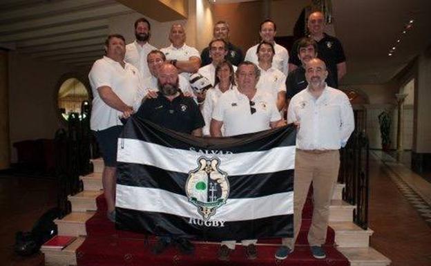 La directiva de El Salvador posa en el Hotel La Vega