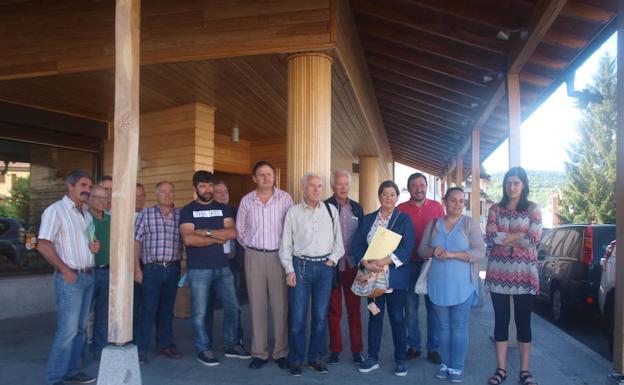 El delegado de la Junta con los alcaldes en la Casa del Parque.