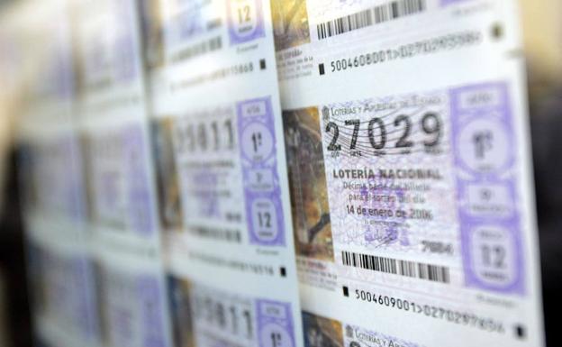Décimos de lotería. /El Correo