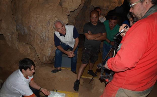 El delegado de la Junta, en la excavación.
