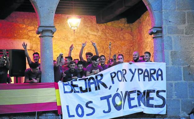 Los miembros de la peña Plaza Mayor fueron los encargados de dar el pregón.