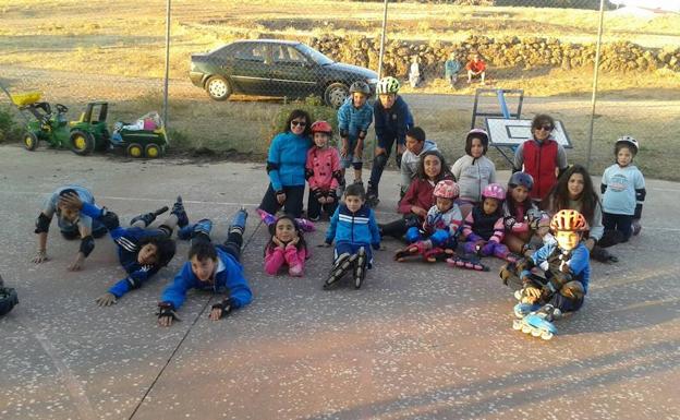 Niños del taller de patinaje /El Norte