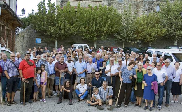 Agrupación de vecinos que denuncia las amenazas de la Confederación del Tajo