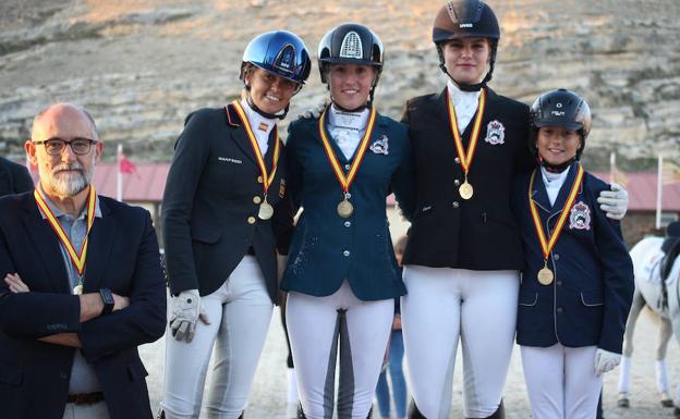 El equipo de Castilla y León que logró el oro por equipos./El Norte