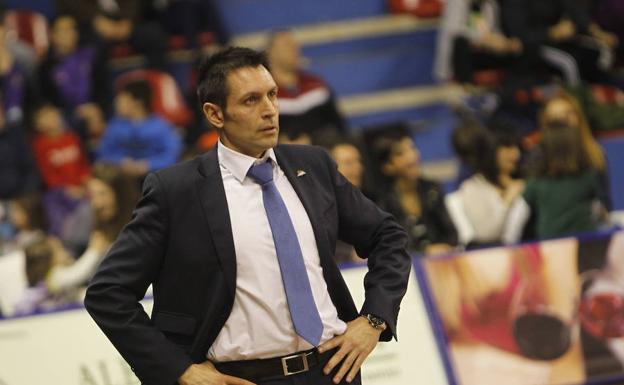 Nacho Lezcano, en un partido con el Palencia Baloncesto