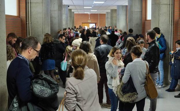 Oposiciones de Enfermeria en el Aulario de la Universidad de Valladolid en 2016.
