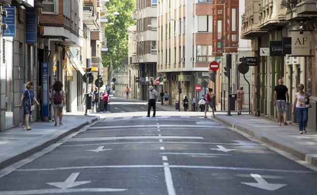 Corte de tráfico en el centro de la ciudad por el ozono el pasado mes de junio.