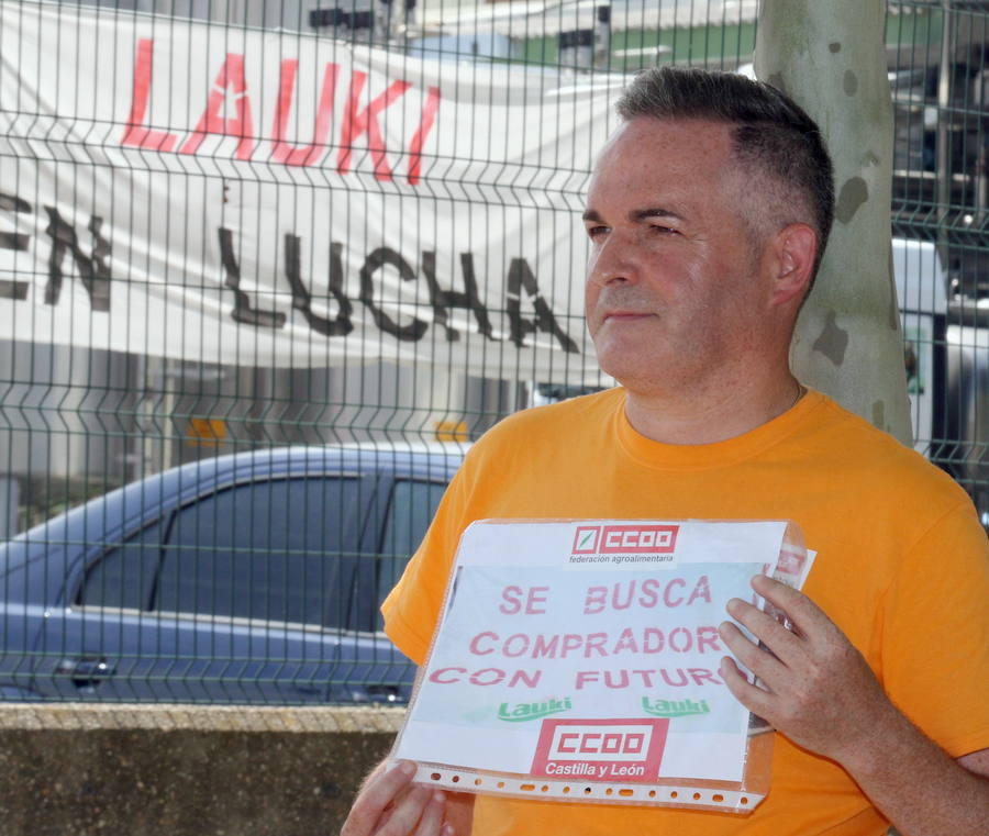 José Manuel González, presidente del Comité de Empresa de Lauki, en la concentracion de los trabajadores en defensa de sus empleos