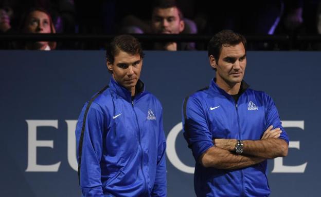 Nadal y Federer, durante el partido entre Thiem e Isner de la Laver Cup./Michal Cizek (Afp)