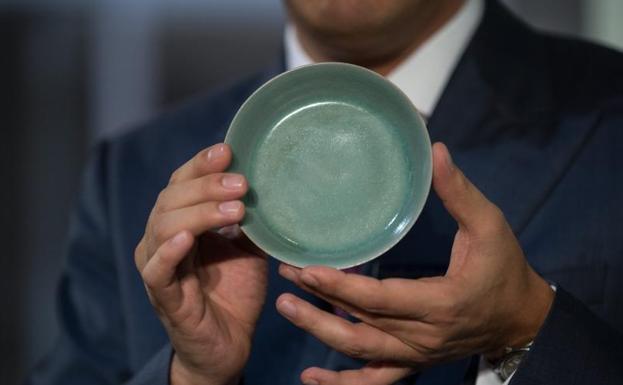 El cuenco de porcelana subastado en China./Efe