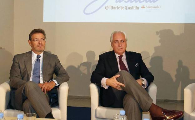 Rafael Catalá y José Luis Concepción, en la apertura del VI Ciclo de Justicia de El Norte./Antonio de Torre