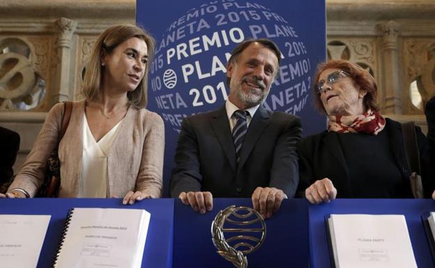 El presidente del grupo Planeta, José Creuheras (c)./Alberto Estévez (Efe)
