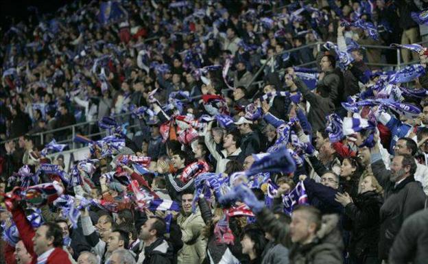 Aficionados del Getafe en las gradas del Coliseum Alfonso Pérez./EFE