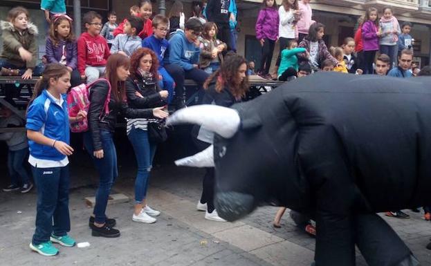 Los toros hinchables fueron una de las novedades de este año./MARJÉS