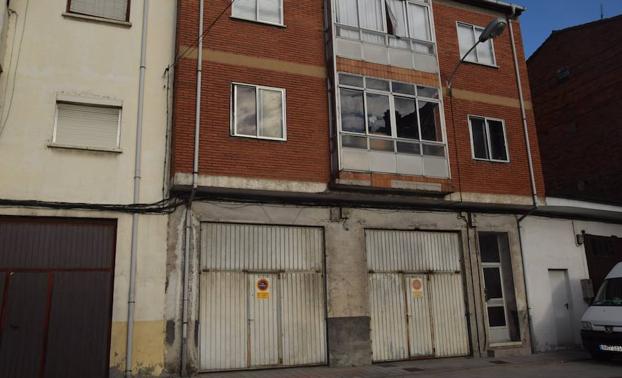 Bloque de la Avenida de Asturias de Guardo donde ha ocurrido la intoxicación por monóxido. /José Carlos Díez