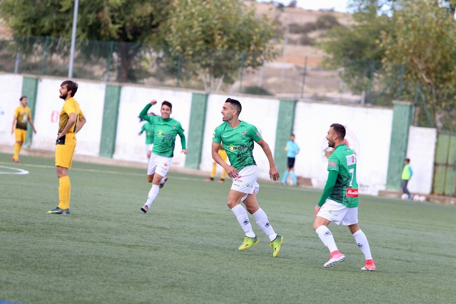 Pino celebra su gol ante la Ponferradina que le dio la victoria al CD Guijuelo./CDG