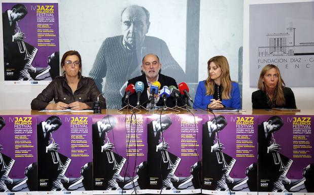 Ángeles Armisén, José Ángel Zapatero, Mar Sancho y Carmen Fernández. /A. Quintero