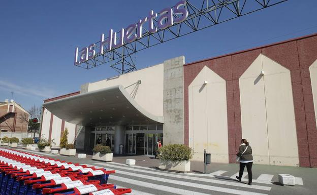 Exterior del centro comercial Las Huertas./A. Quintero