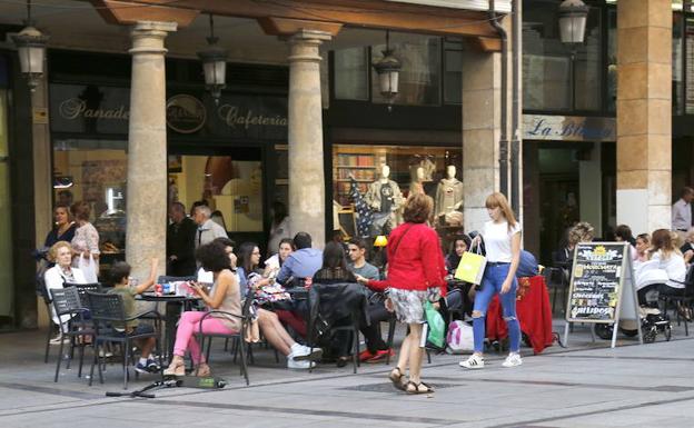 Terraza de la Calle Mayor, este pasado mes de octubre. /Antonio Quintero