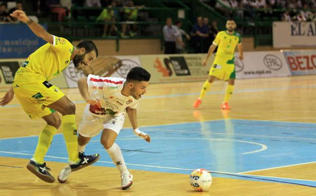 Juanfran, del Naturpellet, durante el partido frente al Jaén en el Pedro Delgado./Antonio Tanarro