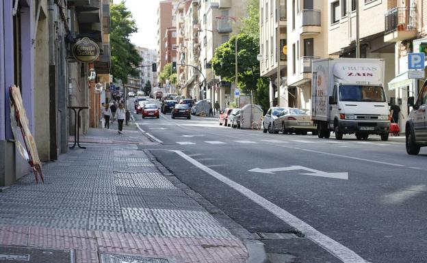 Aceras en el Camino de las Aguas, donde se inicia el proyecto. /LAYA