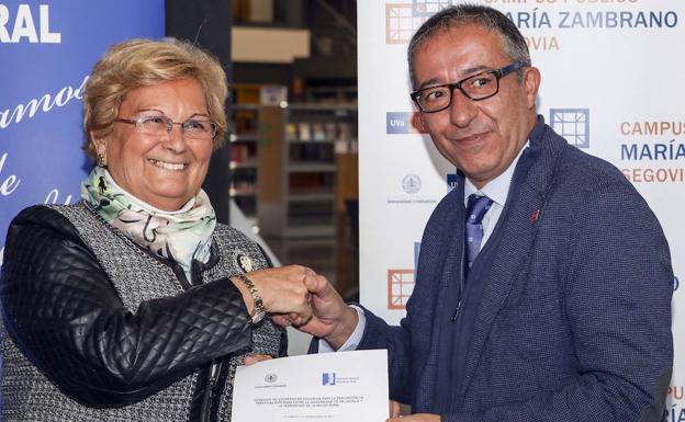 Juana Borrego y Juan José Garcillán, tras la firma del acuerdo./Antonio de Torre