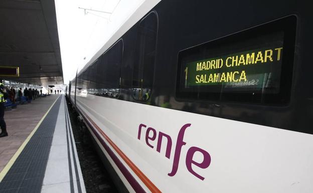 Detalle de un tren que cubre la línea entre Salamanca y Madrid. /WORD