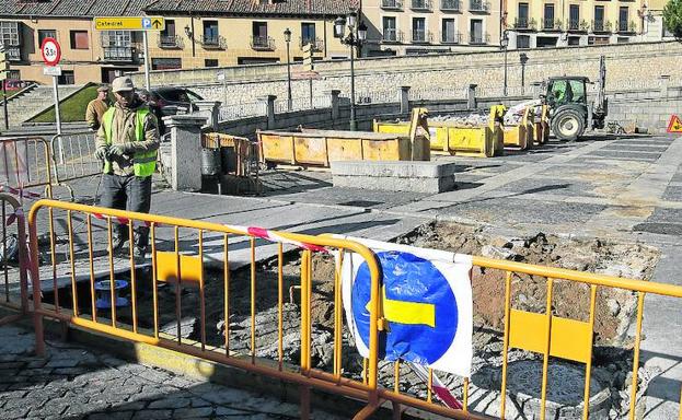 Aspecto de los trabajos en la zona de la nueva parada de taxis./Antonio de Torre