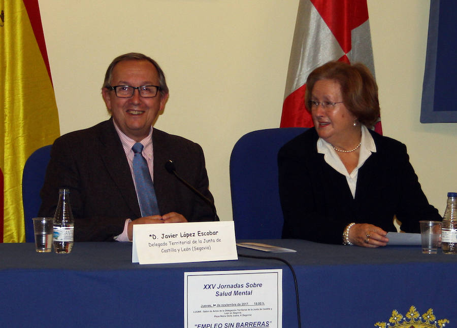 Javier López-Escobar y Rosario Martín, en la inauguración de la jornada./El Norte