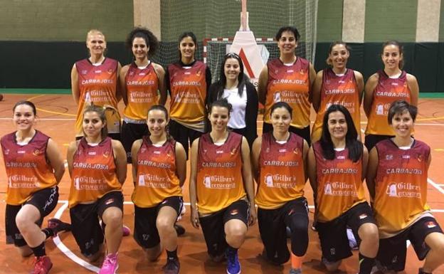 Conjunto femenino de baloncesto del CD Carbajosa. /