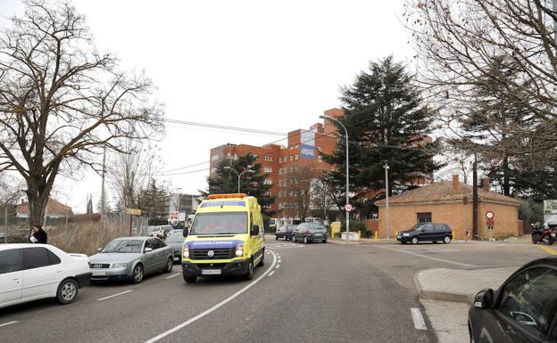 La Federación de Vecinos exige en las Cortes que el aparcamiento del hospital sea gratuito siempre