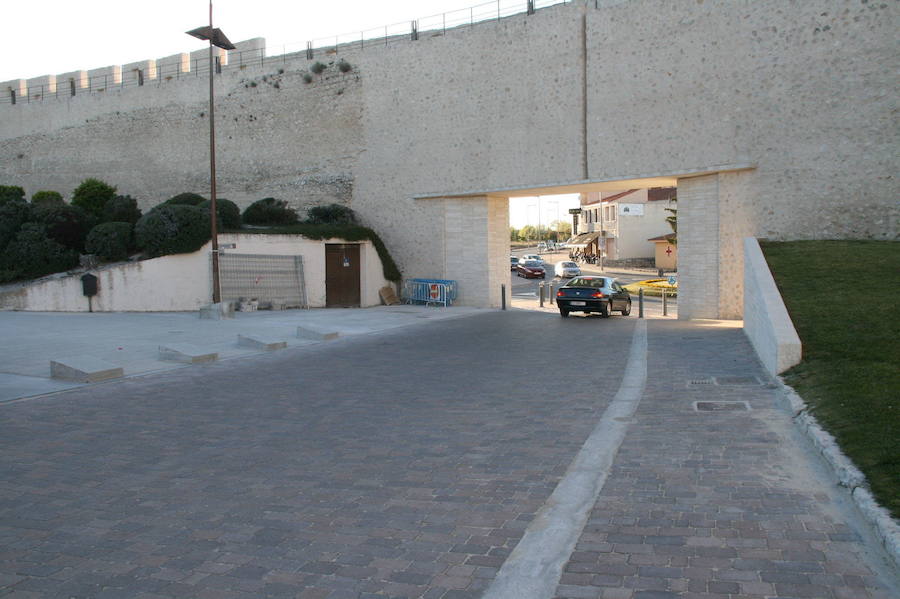 Calle Palacio, arreglada y adoquinada en abril, en Cuellar./M. R.