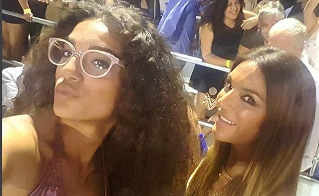 Alma con su madre Raquel Bollo. /Instagram