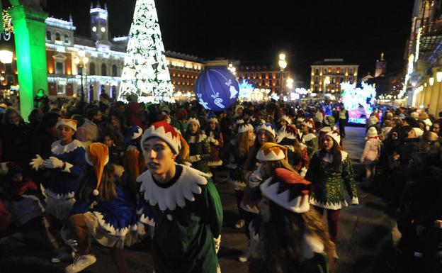 Papá Noel recorre las calles de Valladolid en su particular 'Cabalgaza'