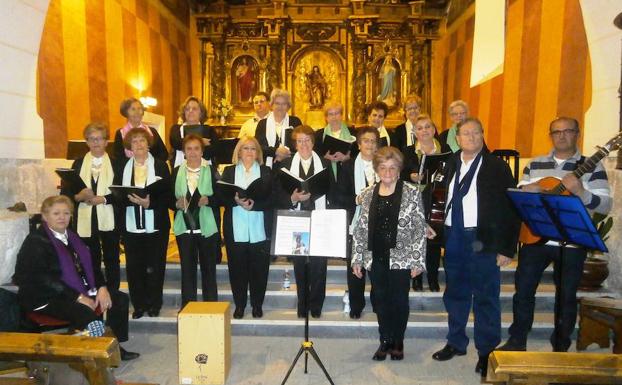 La coral Aires Serranos, durante el concierto. /C. Vega