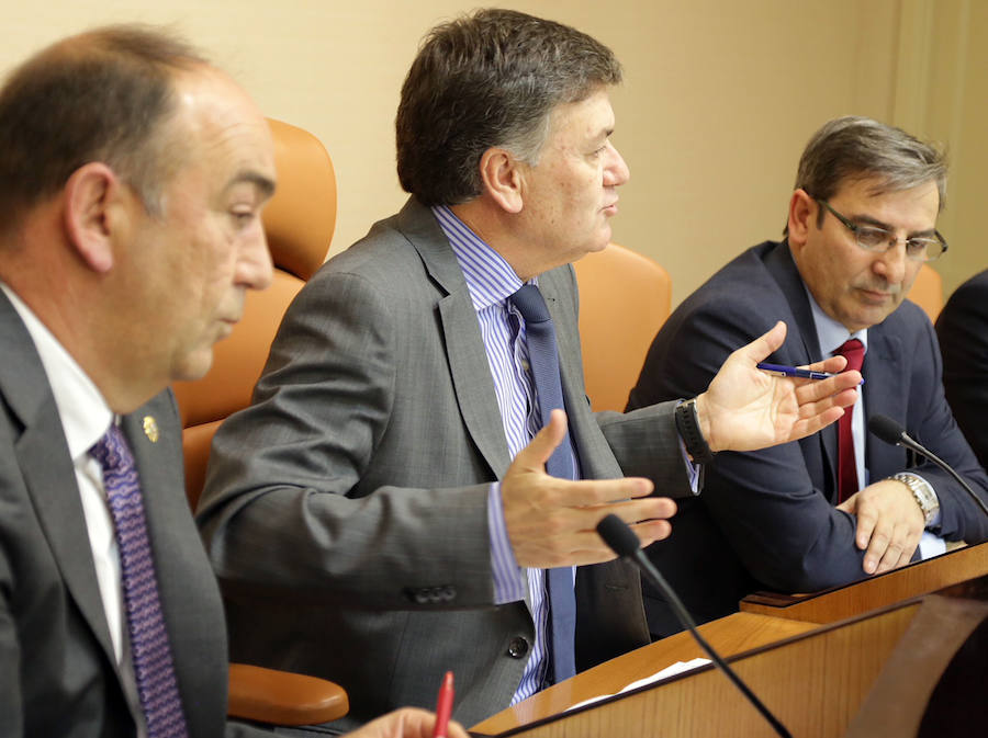 Francisco Vázquez, durante el pleno de la Diputación Provincial./Antonio de Torre