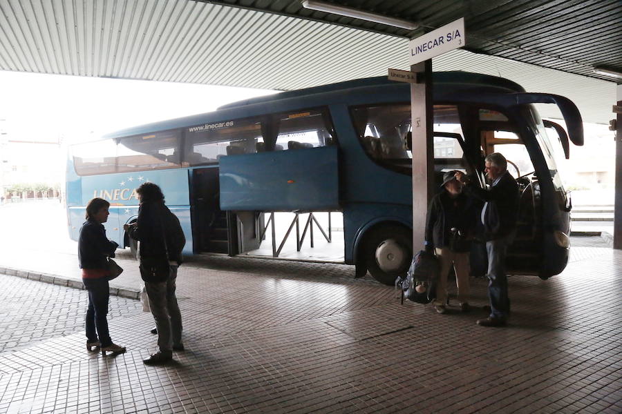 Un autobús en la estación de Palencia./Antonio Quintero