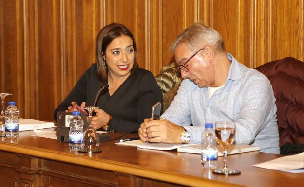Los ediles del PSOE Miriam Andrés y Ángel D. Miguel./Antonio Quintero