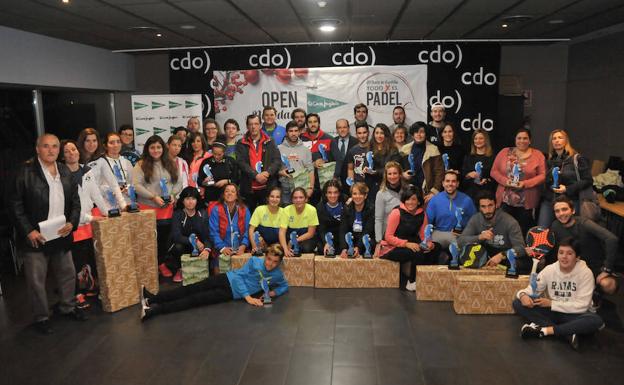 Foto de familia de los premiados. /R. Jiménez