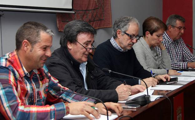 Junta directiva de la Comunidad de Villa y Tierra de Cuéllar. /M. Rico