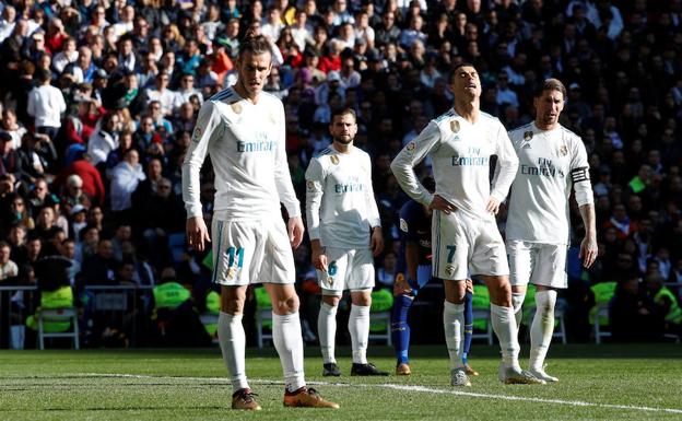 Varios jugadores del Real Madrid en el clásico./Reuters