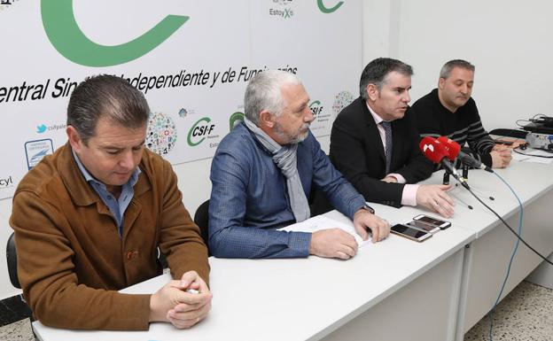 Representantes de CSIF, durante la rueda de prensa. /MARTA MORAS
