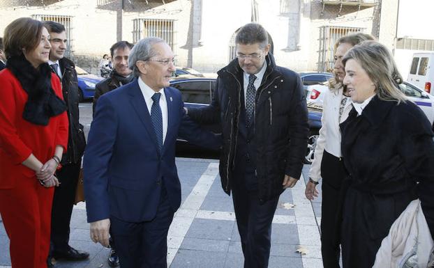 El presidente de la Audiencia y las fiscales reciben al ministro Rarael Catalá./G. Villamil
