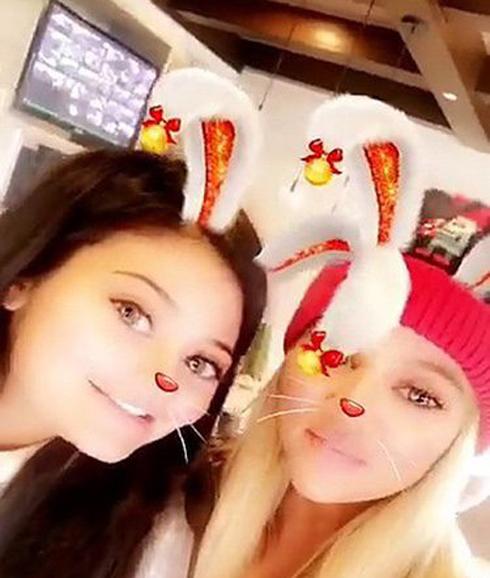 Khloe Kardashian y Kylie Jenner, juntas en Navidad.